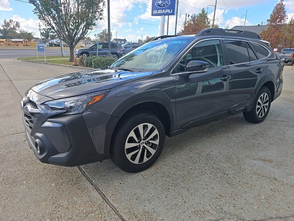 Used 2025 Subaru Outback Premium image 6