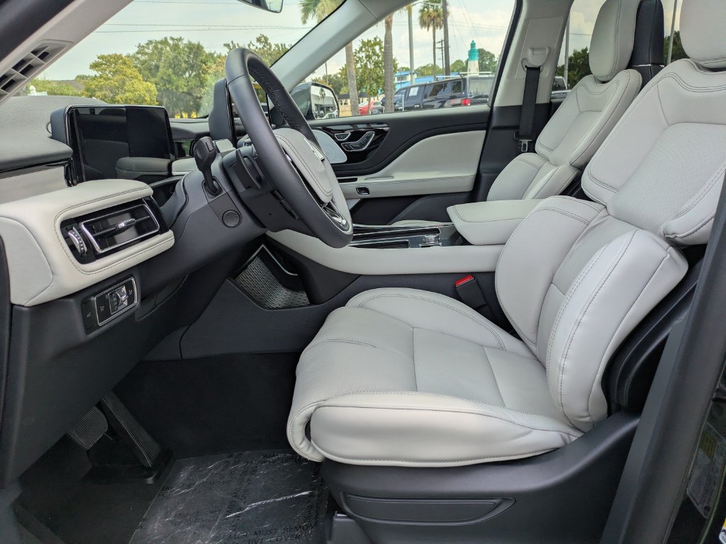 New 2026 Lincoln Aviator Reserve w/ Luxury Package RWD image 16