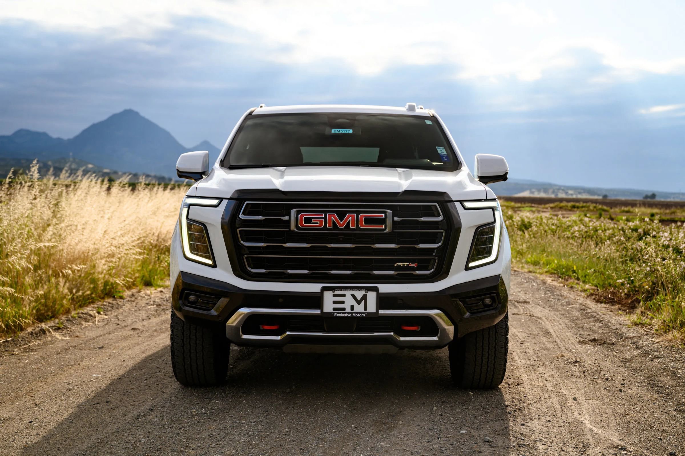 Used 2025 GMC Yukon XL AT4 AWD/4WD image 6