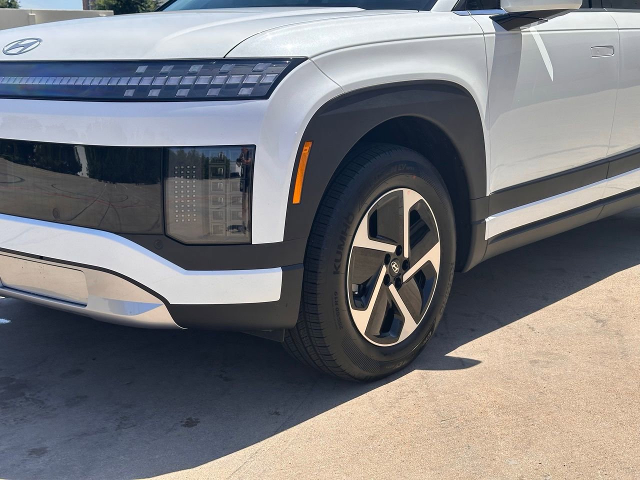 New 2026 Hyundai Ioniq 9 S image 5