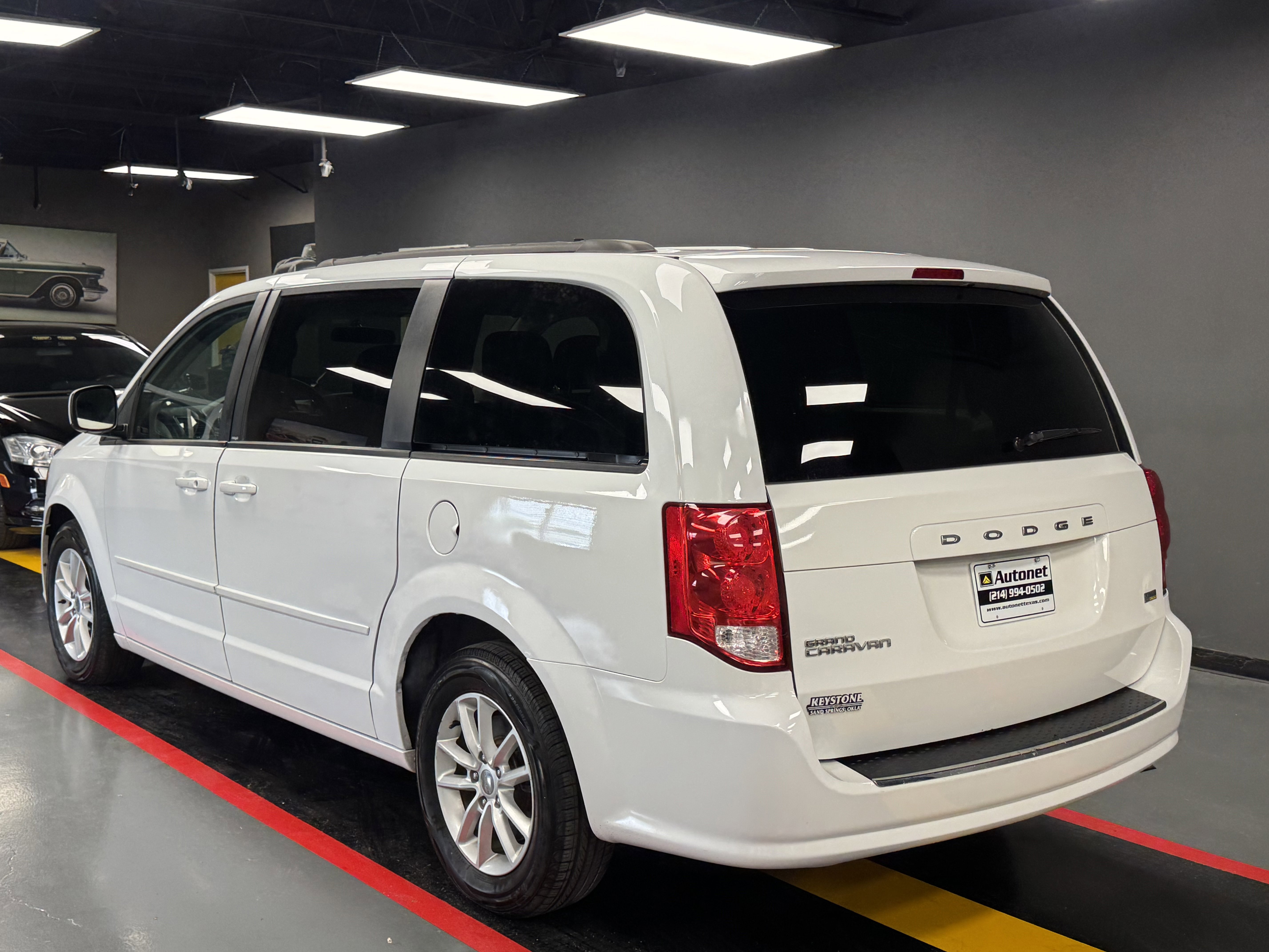 Used 2014 Dodge Grand Caravan SXT FWD image 4