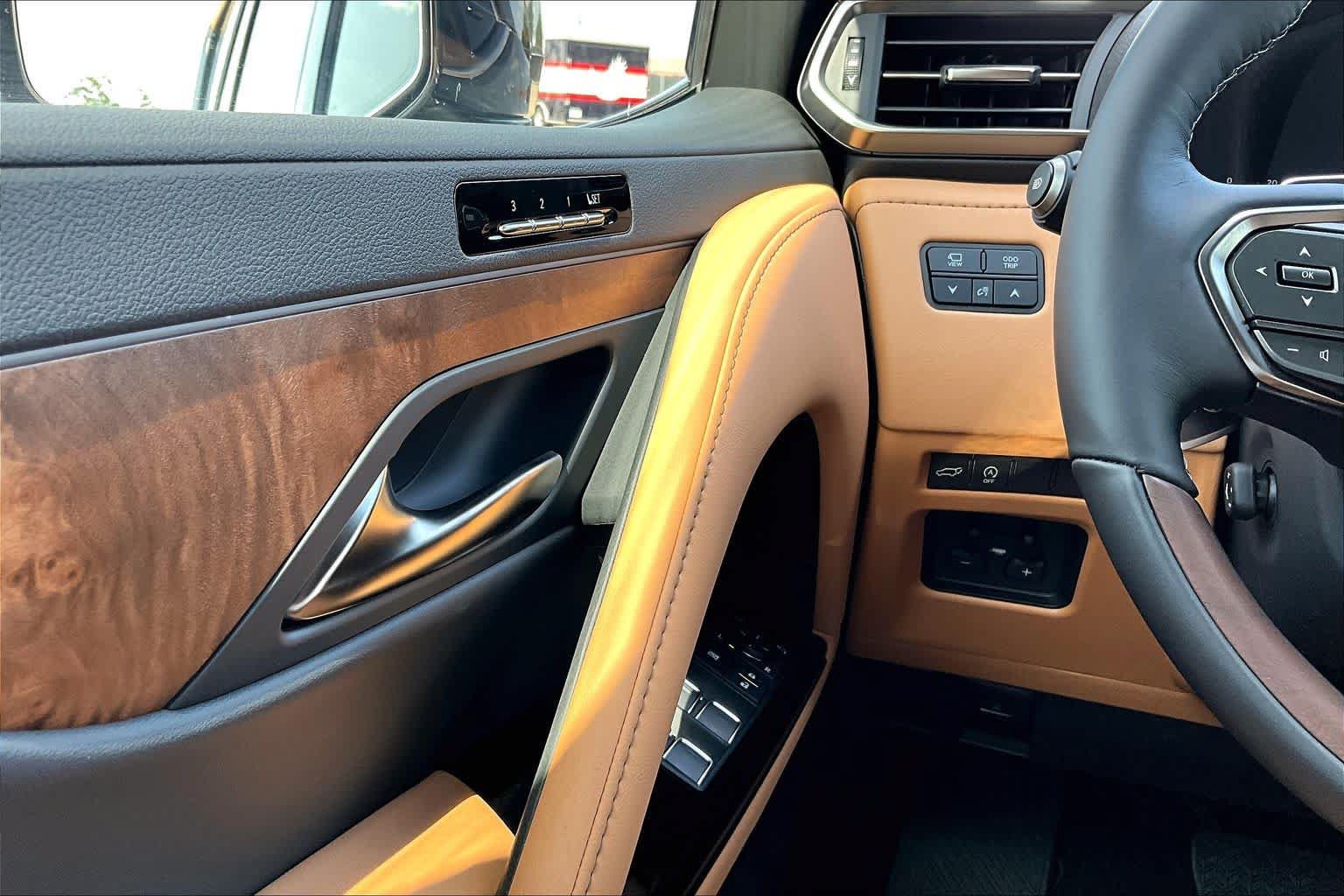 New 2026 Lexus LX 600 4WD w/ Luxury Package image 20