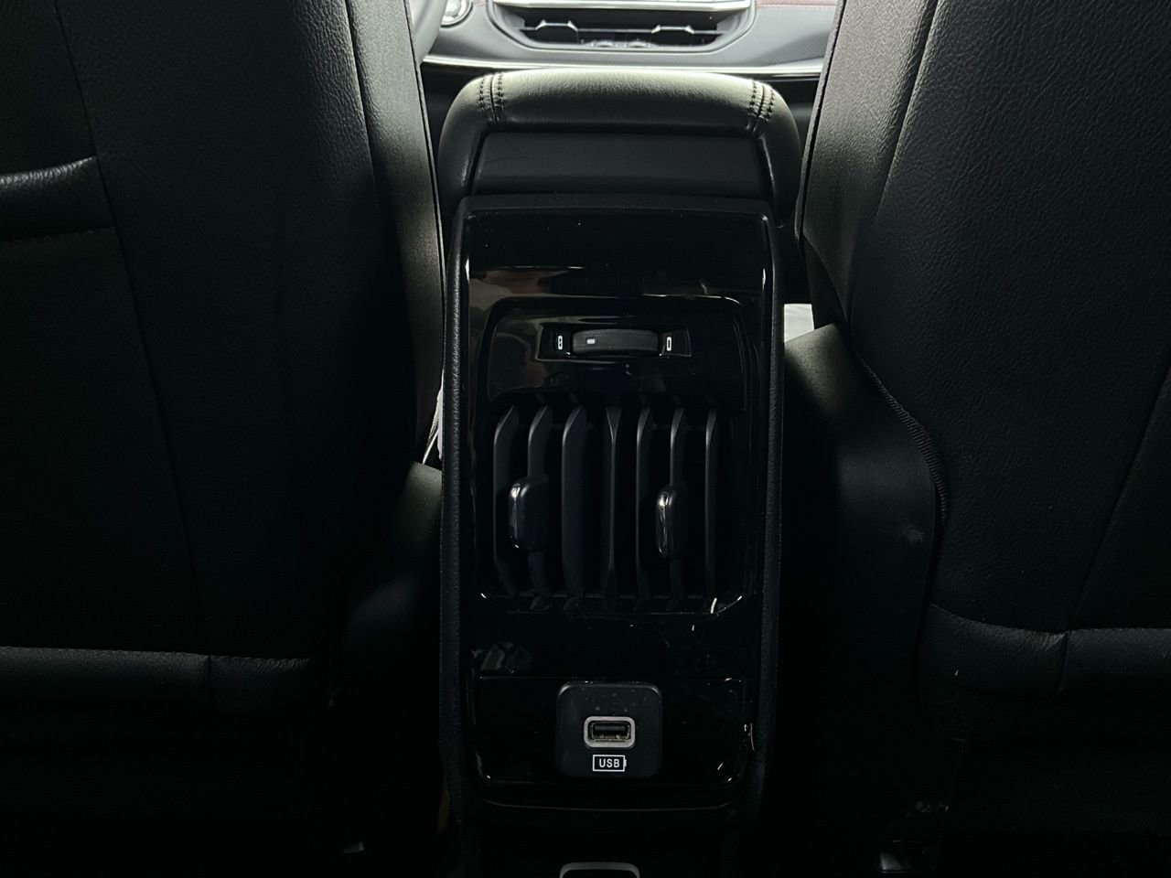 Used 2025 Jeep Compass Trailhawk w/ Trailer Tow Group image 12