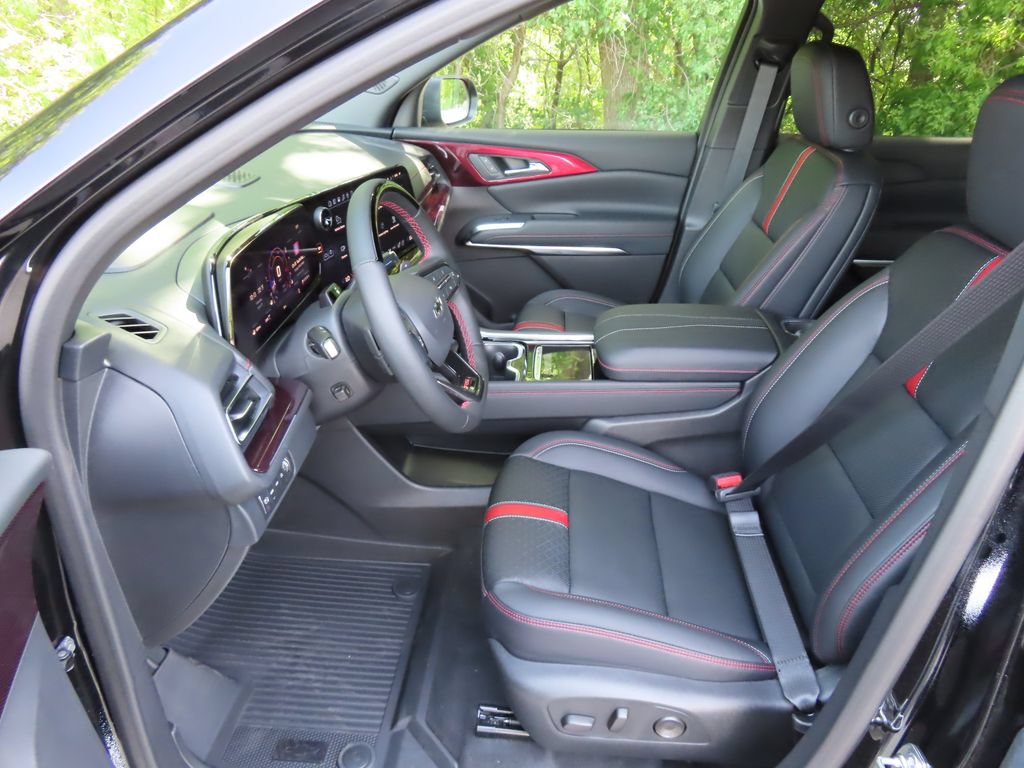New 2026 Chevrolet Traverse RS w/ LPO, Floor Liner Package AWD/4WD image 24