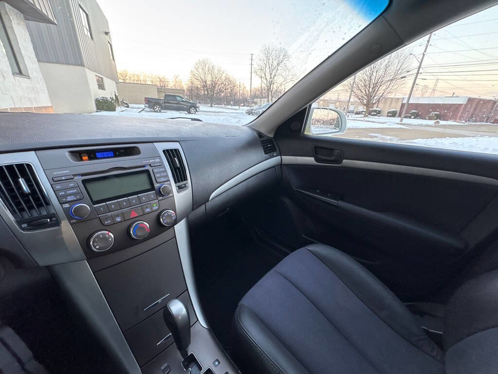 Used 2010 Hyundai Sonata SE image 15