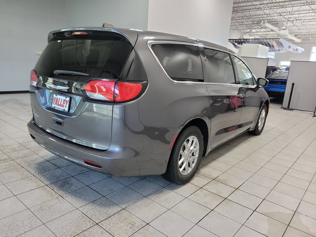 Used 2023 Chrysler Voyager LX FWD image 14
