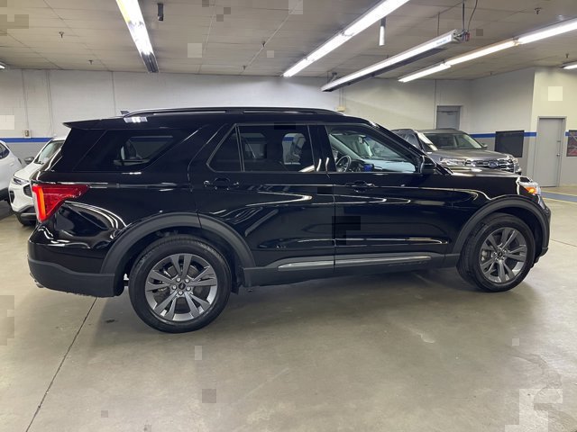 Used 2022 Ford Explorer XLT w/ Equipment Group 202A AWD/4WD image 8