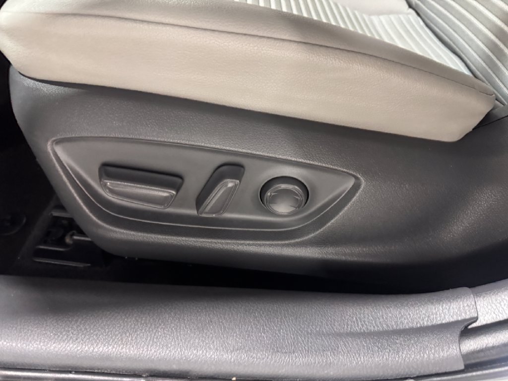 Used 2021 Toyota Camry SE FWD image 19