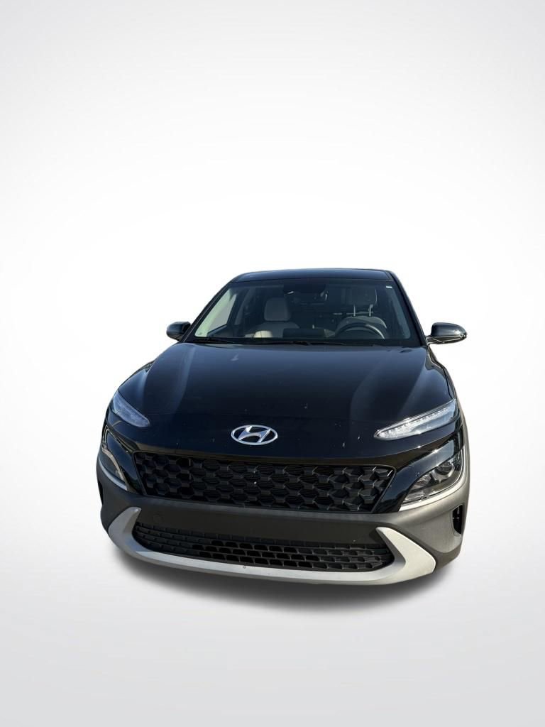 Used 2023 Hyundai Kona SE w/ Cargo Package FWD image 2
