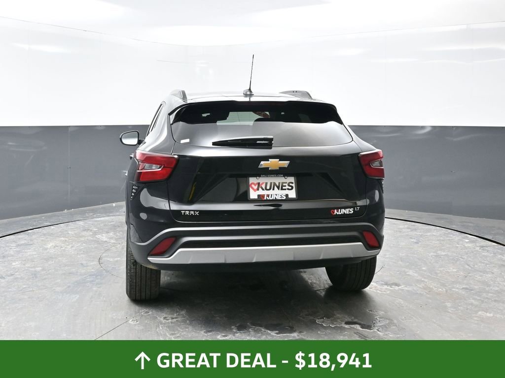 Used 2025 Chevrolet Trax LT image 13