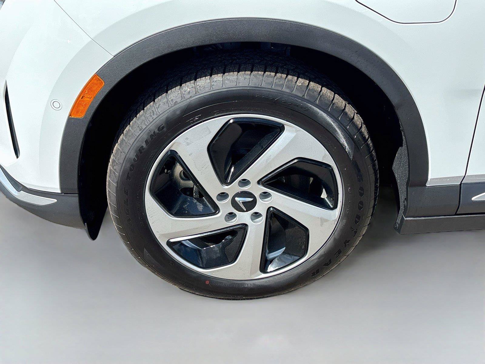New 2027 VinFast VF 8 Eco AWD/4WD image 30