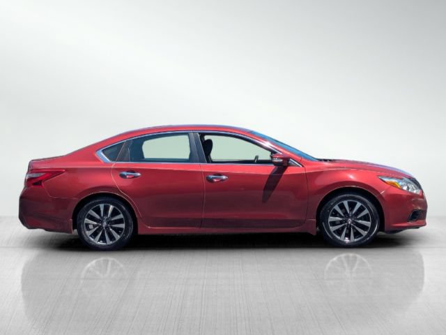 Used 2017 Nissan Altima 2.5 SV w/ Convenience Package FWD image 3