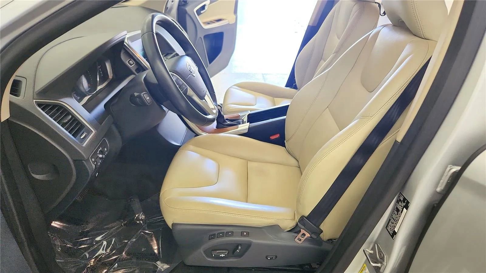 Used 2017 Volvo XC60 T5 Inscription w/ Preferred Option Package AWD/4WD image 23