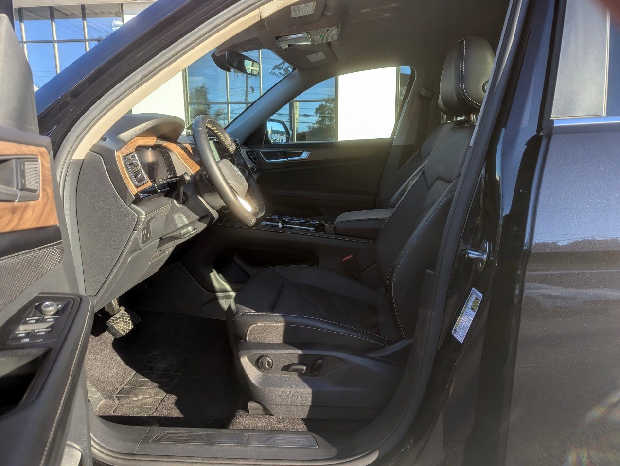 Used 2024 Volkswagen Atlas SE image 12