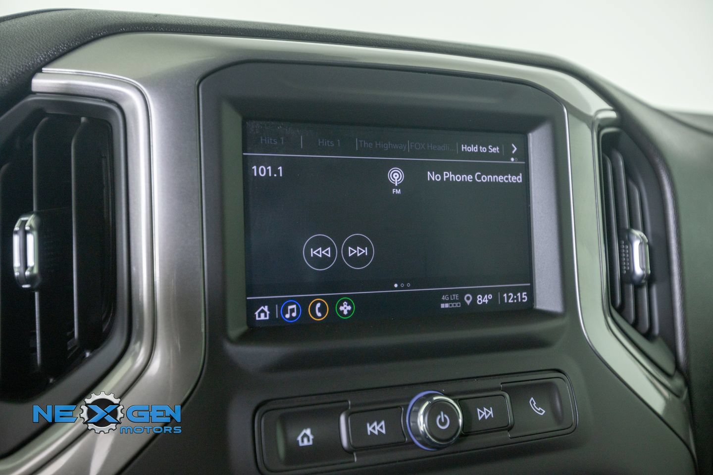 Used 2025 Chevrolet Silverado 2500 Custom w/ Custom Value Package AWD/4WD image 21