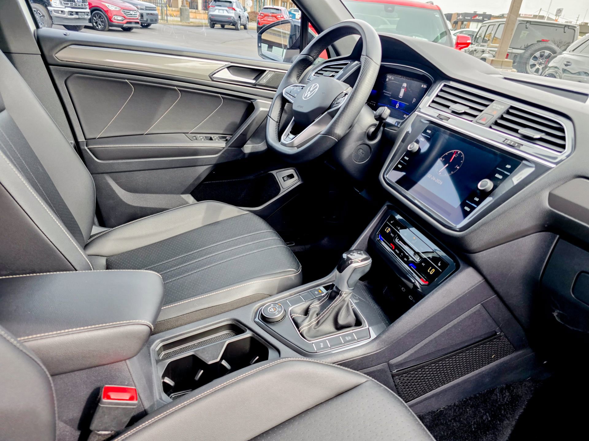 Used 2022 Volkswagen Tiguan SE R-Line image 10