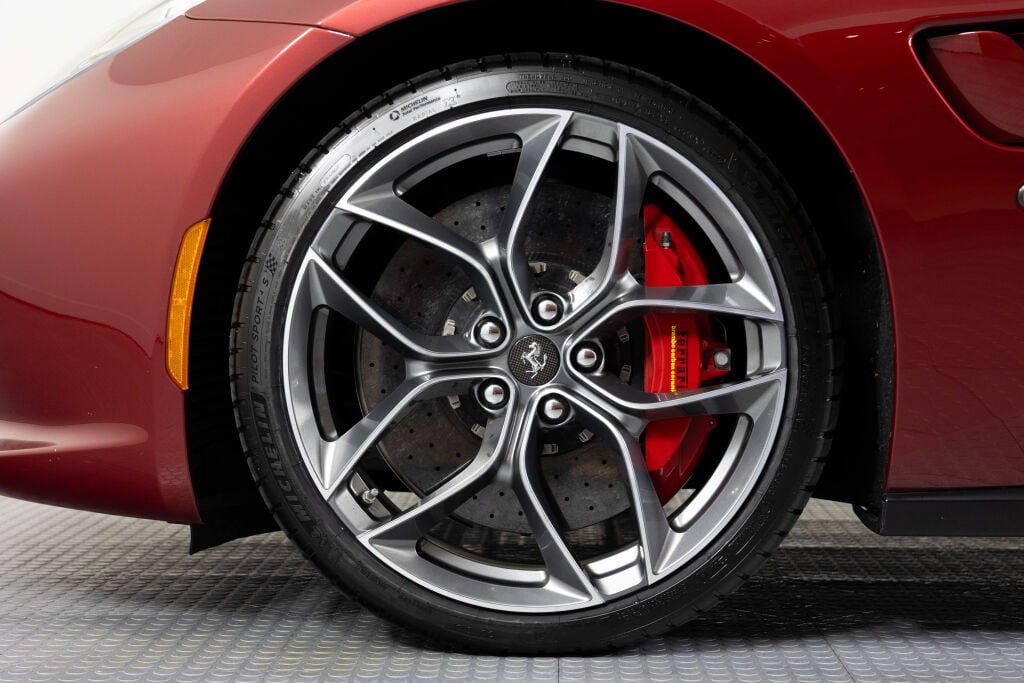 Certified 2019 Ferrari GTC4Lusso T RWD image 28