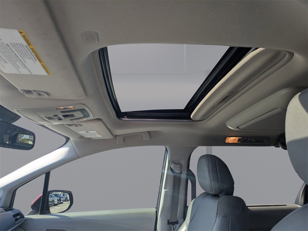 Used 2021 Toyota Sienna XLE w/ XLE Plus Package image 23