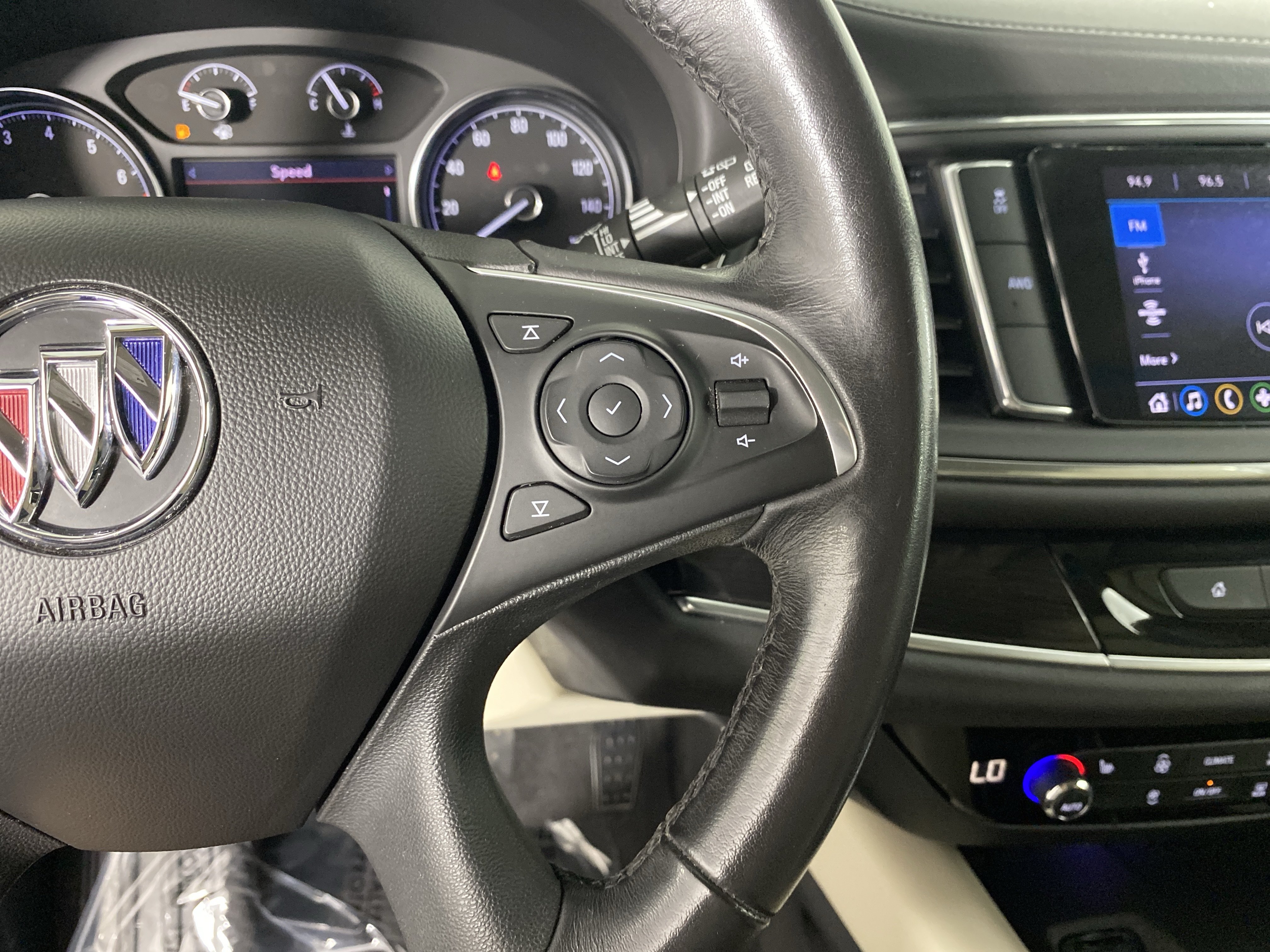 Used 2020 Buick Enclave Essence AWD/4WD image 23