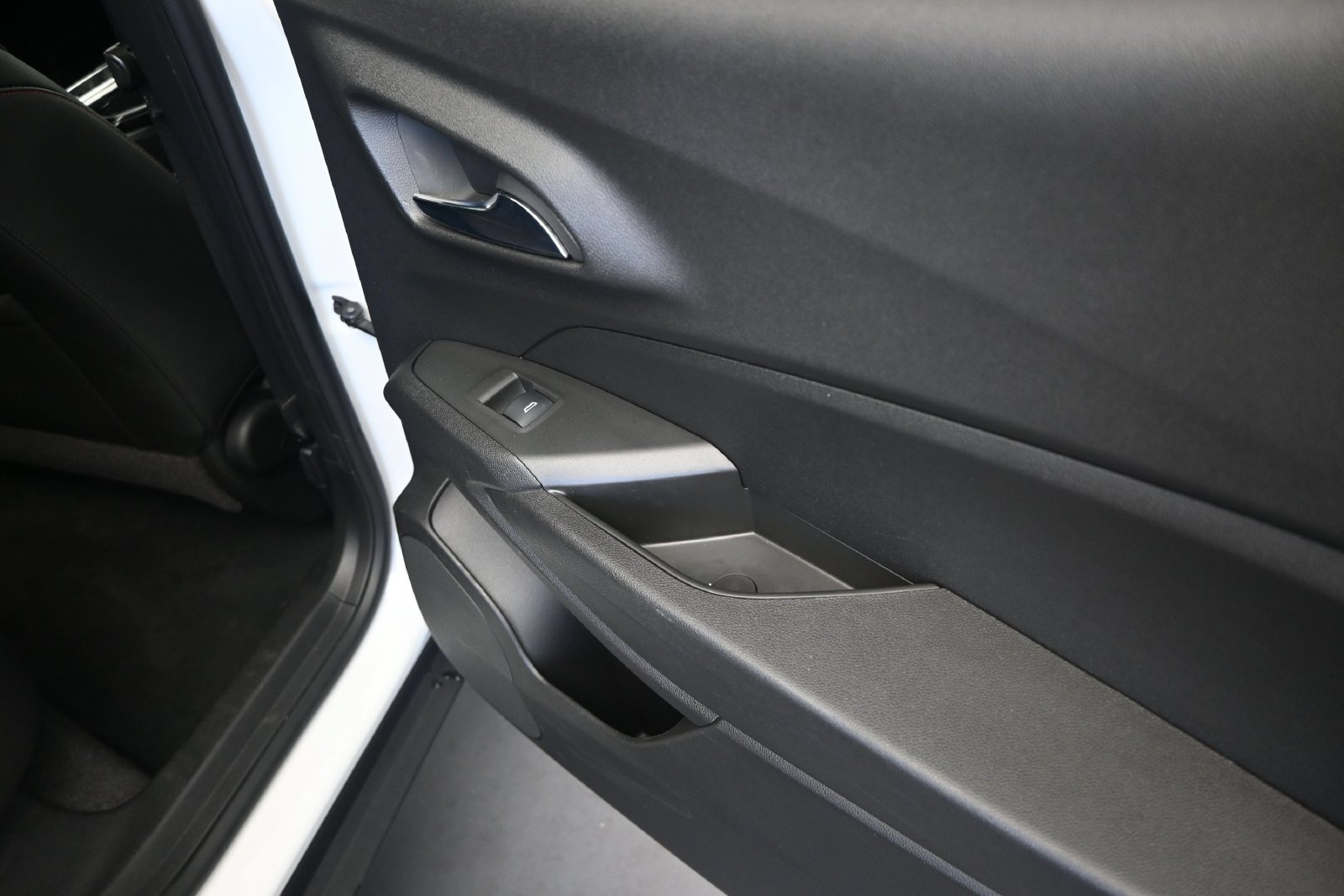 Certified 2024 Chevrolet Trax RS FWD image 20