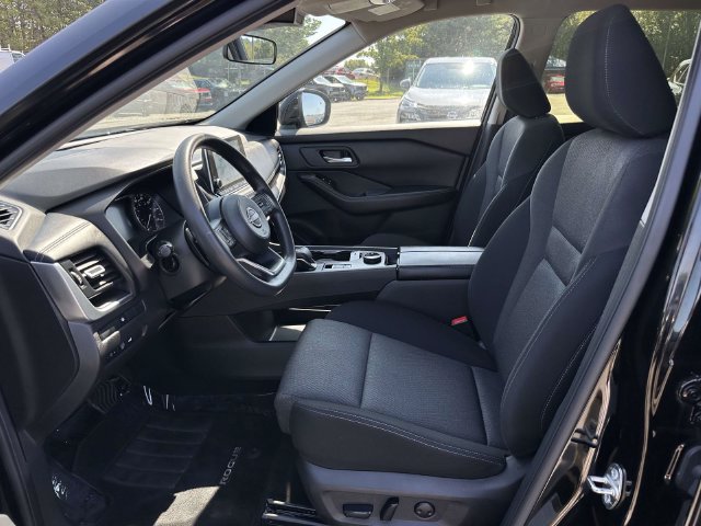 Used 2024 Nissan Rogue SV AWD/4WD image 16