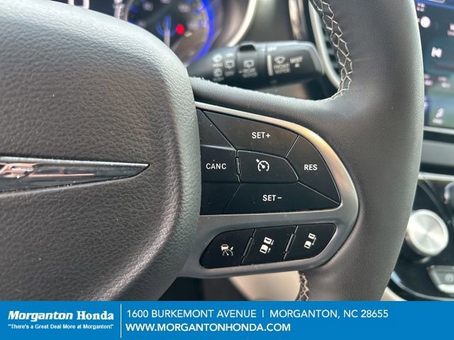 Used 2024 Chrysler Pacifica Touring-L image 19
