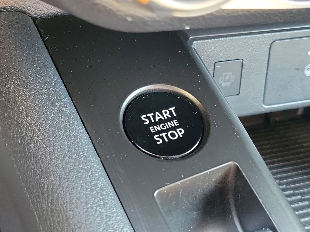 Used 2025 Nissan Kicks SV image 8