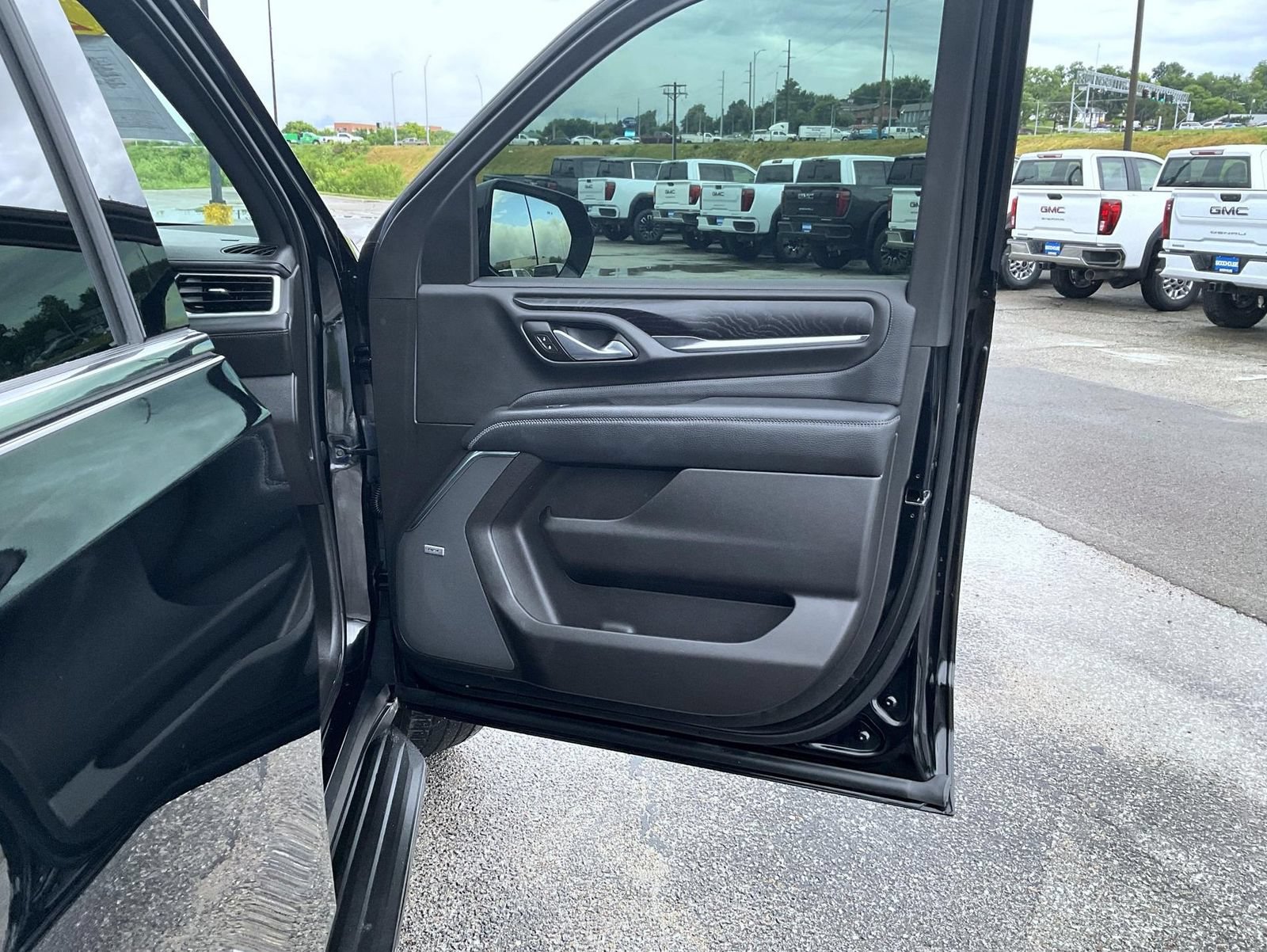Used 2021 GMC Yukon Denali AWD/4WD image 16