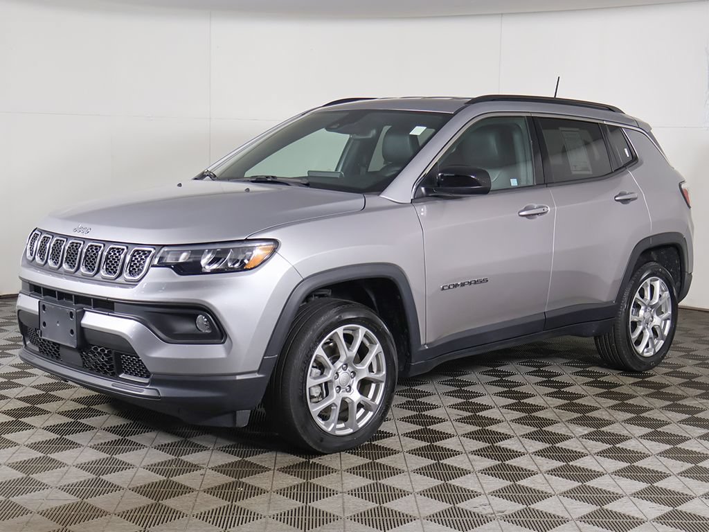 Used 2023 Jeep Compass Latitude AWD/4WD image 8