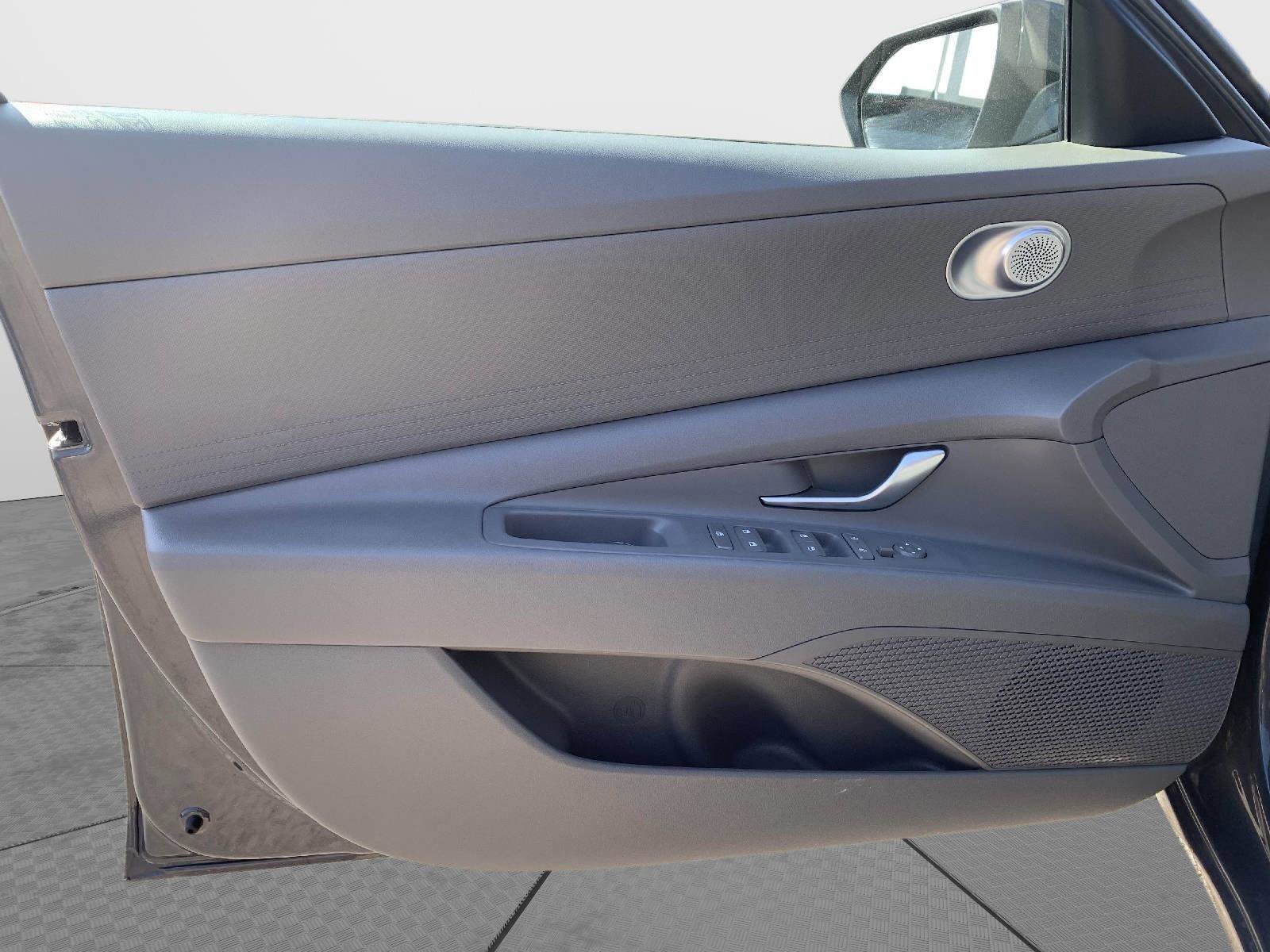 Used 2024 Hyundai Elantra SEL image 11