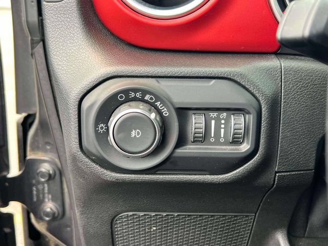 Used 2018 Jeep Wrangler Unlimited Rubicon AWD/4WD image 24