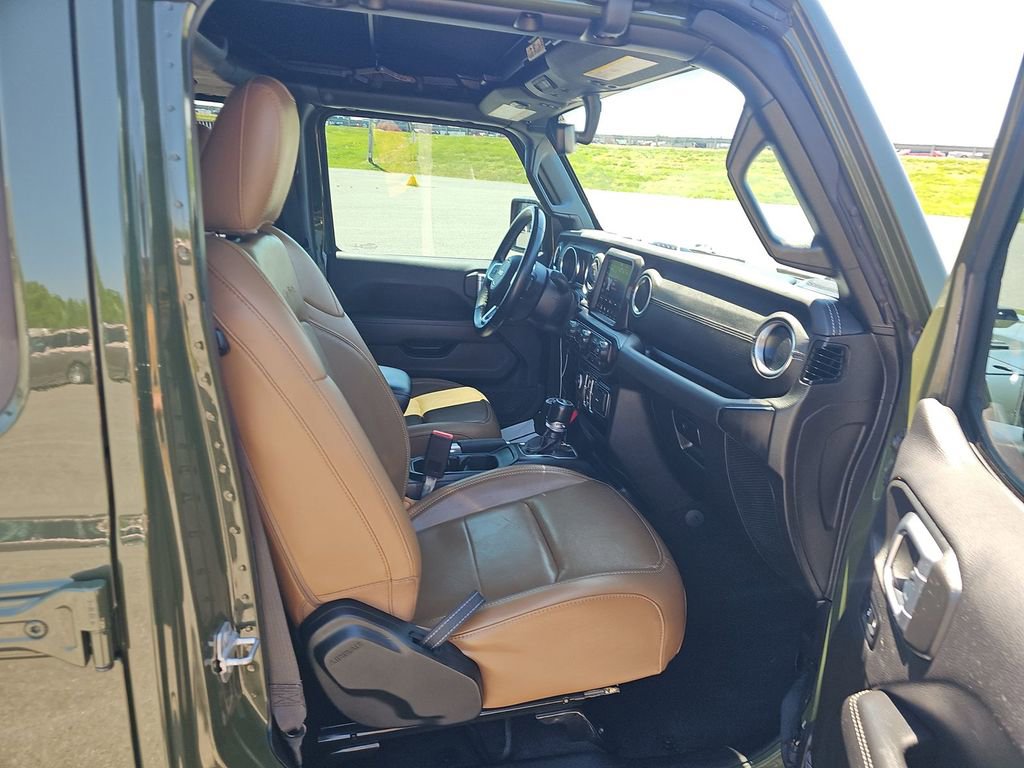 Used 2022 Jeep Wrangler Unlimited Sahara AWD/4WD image 5