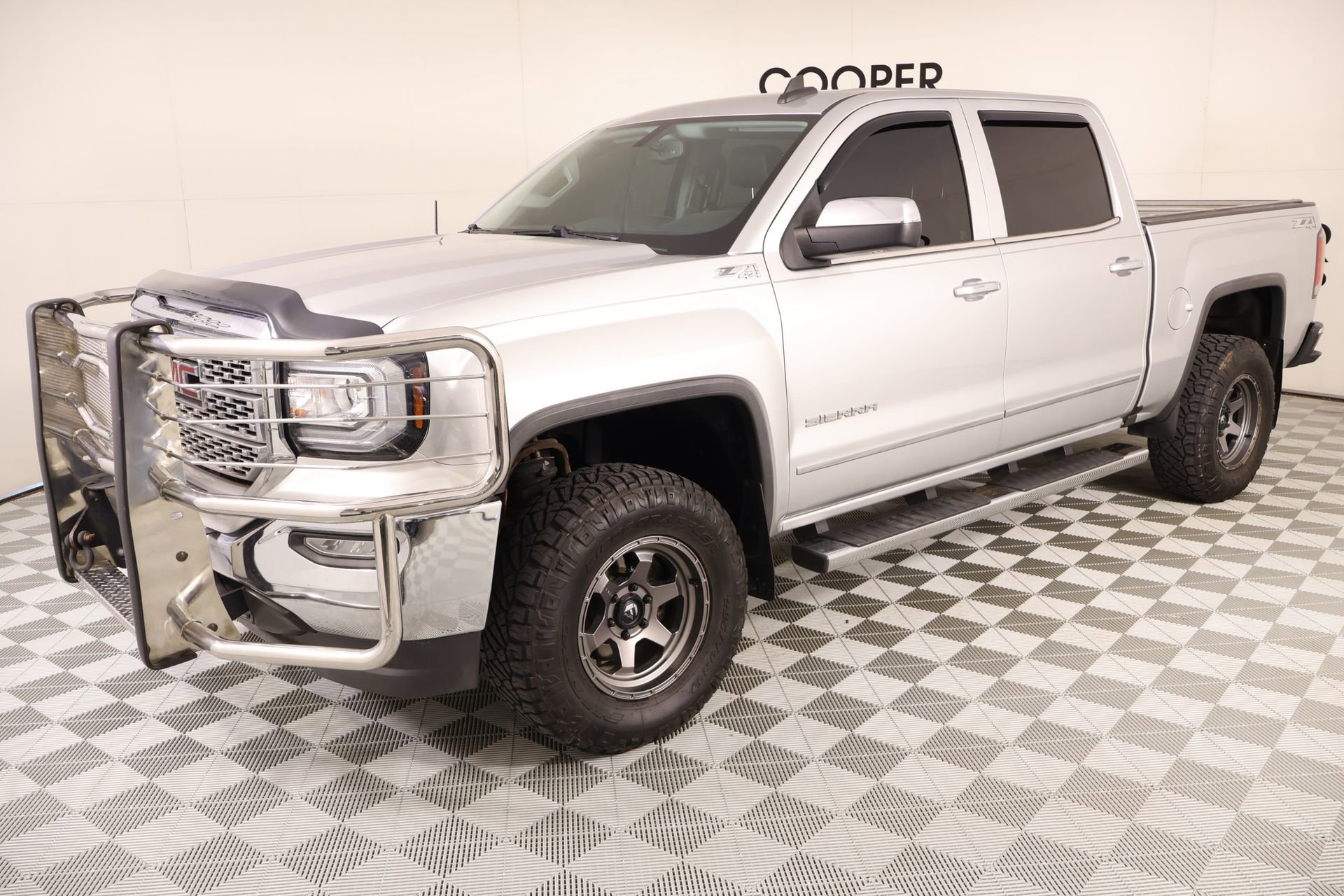 Used 2017 GMC Sierra 1500 SLT w/ SLT Premium Package AWD/4WD image 11