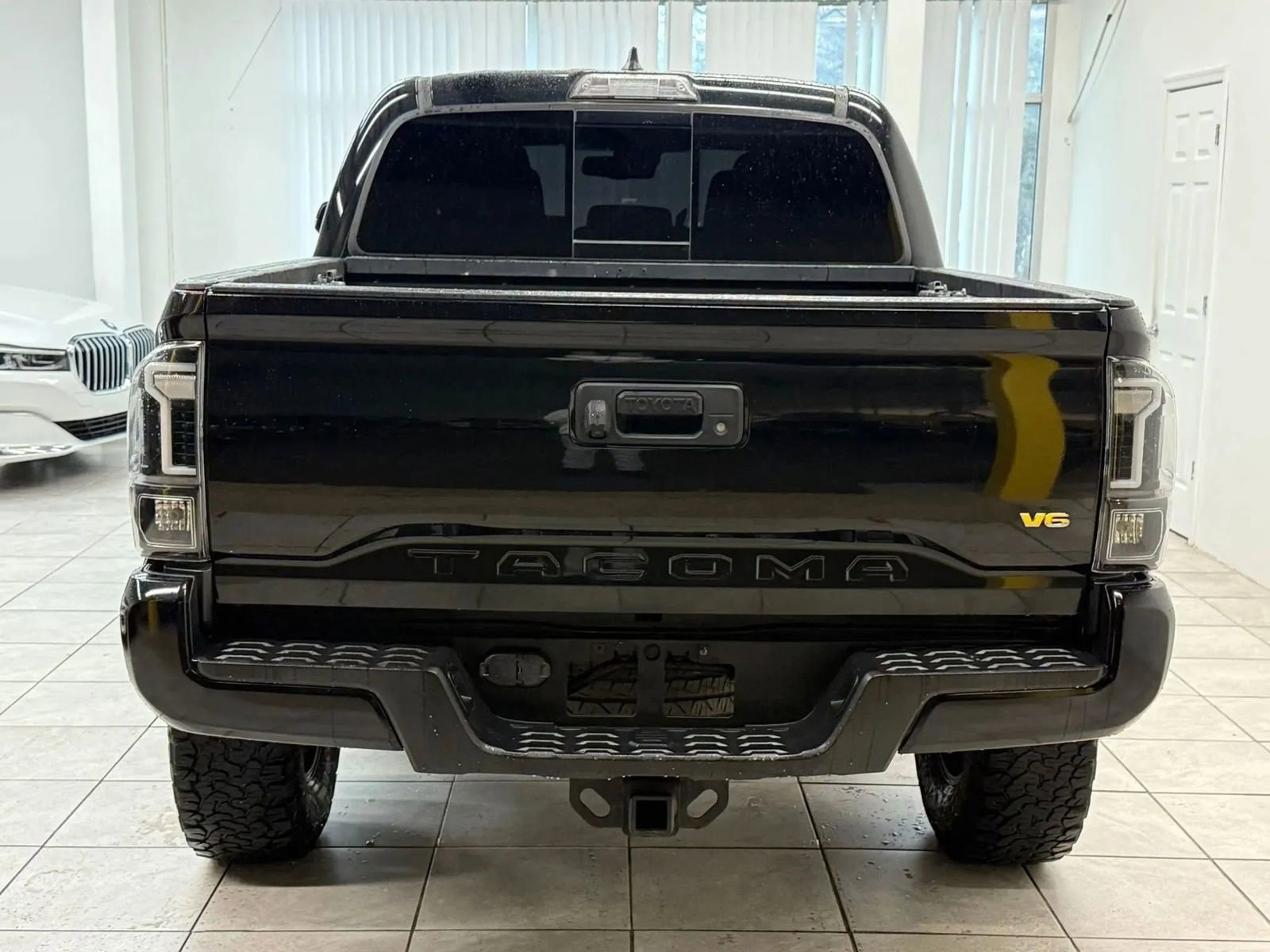 Used 2018 Toyota Tacoma TRD Sport AWD/4WD image 8