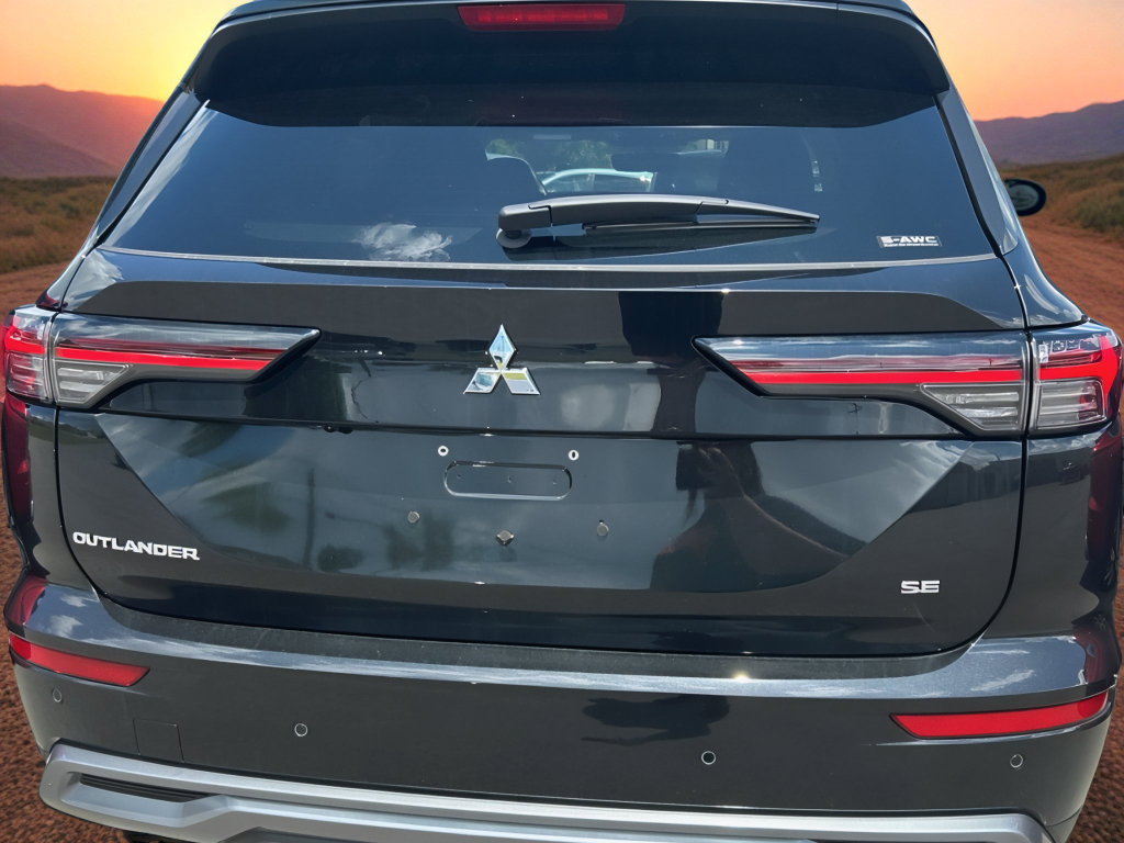 New 2025 Mitsubishi Outlander SE image 4