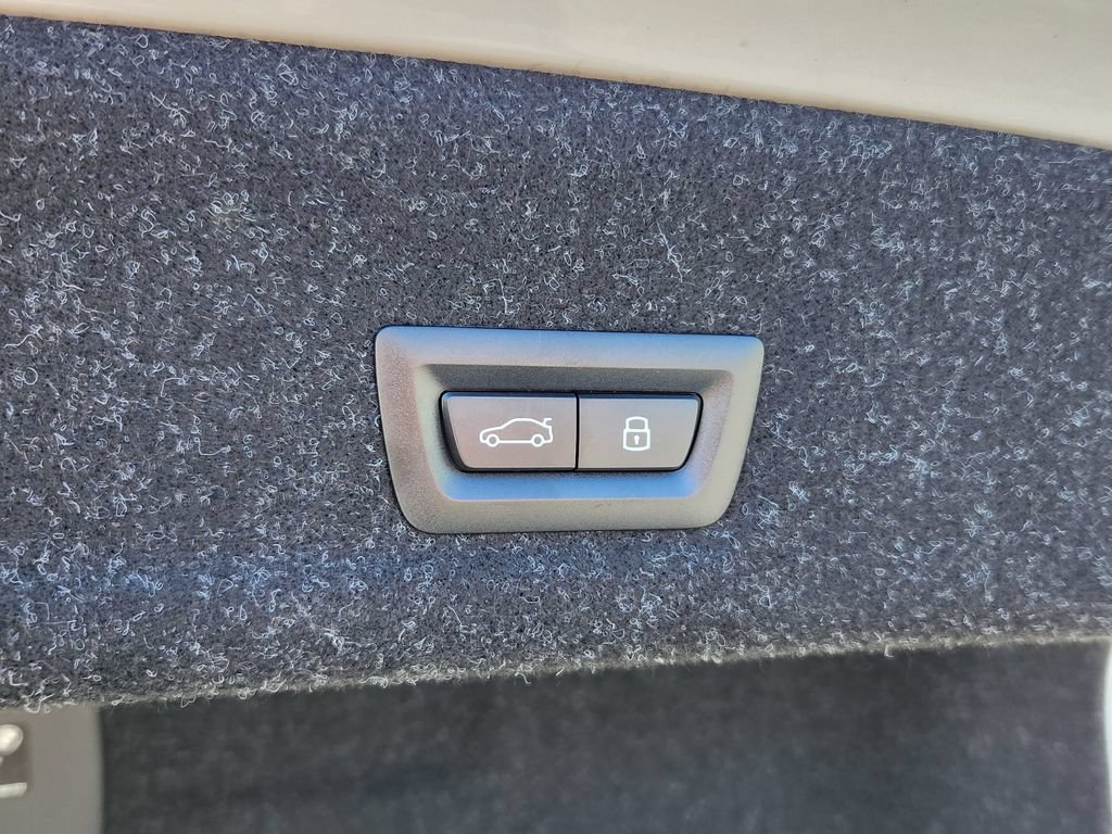 Used 2025 BMW 330i xDrive Sedan AWD/4WD image 12