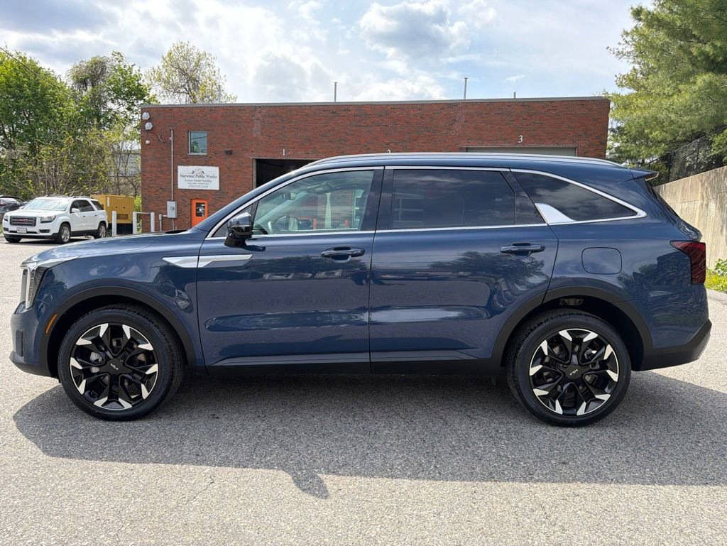 Used 2025 Kia Sorento EX w/ Panoramic Sunroof Package AWD/4WD image 2