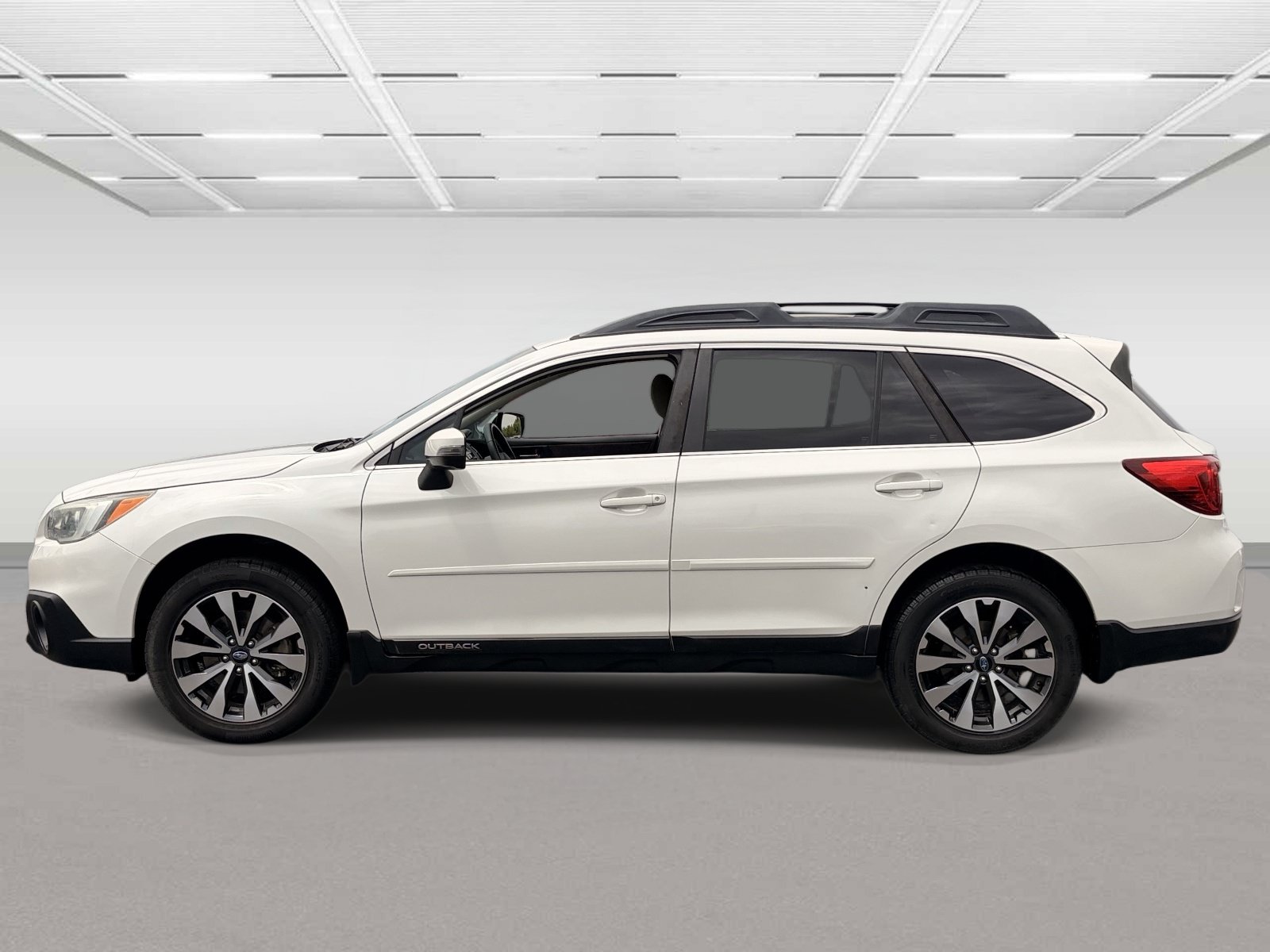 Used 2016 Subaru Outback 2.5i Limited AWD/4WD image 2