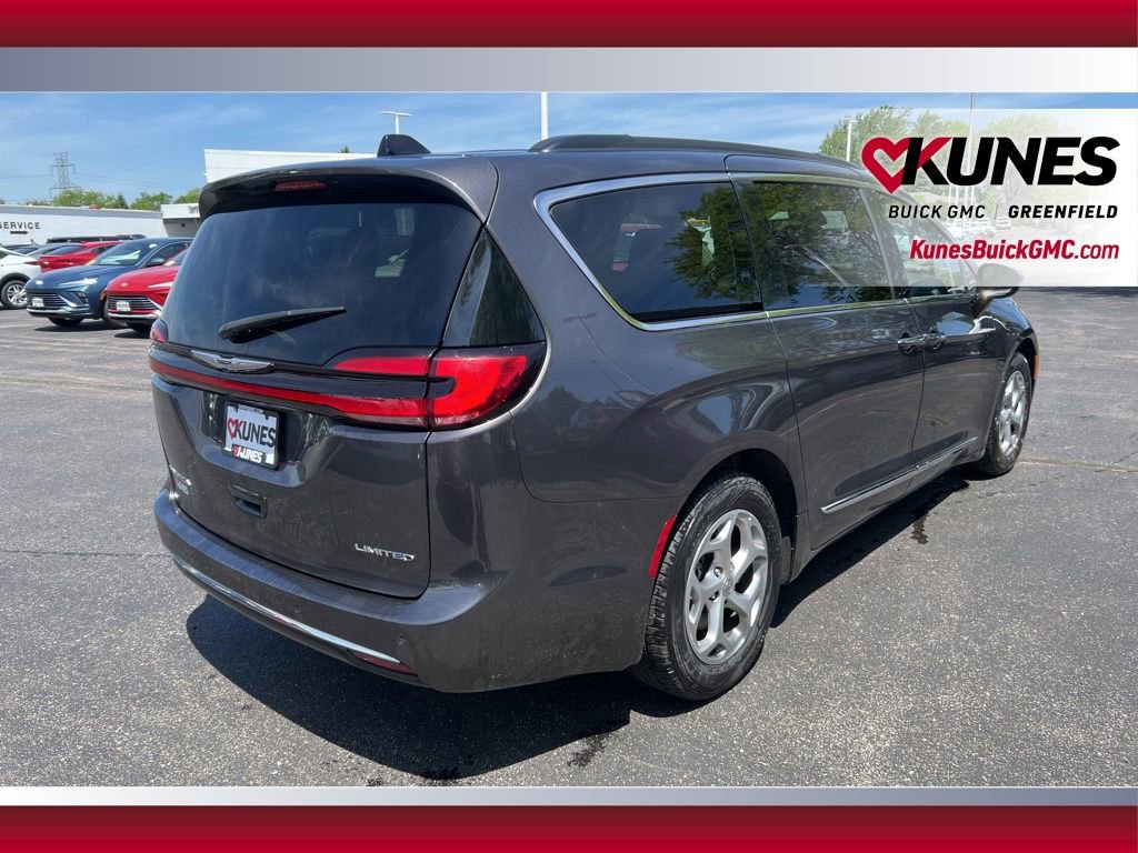 Used 2023 Chrysler Pacifica Limited FWD image 5