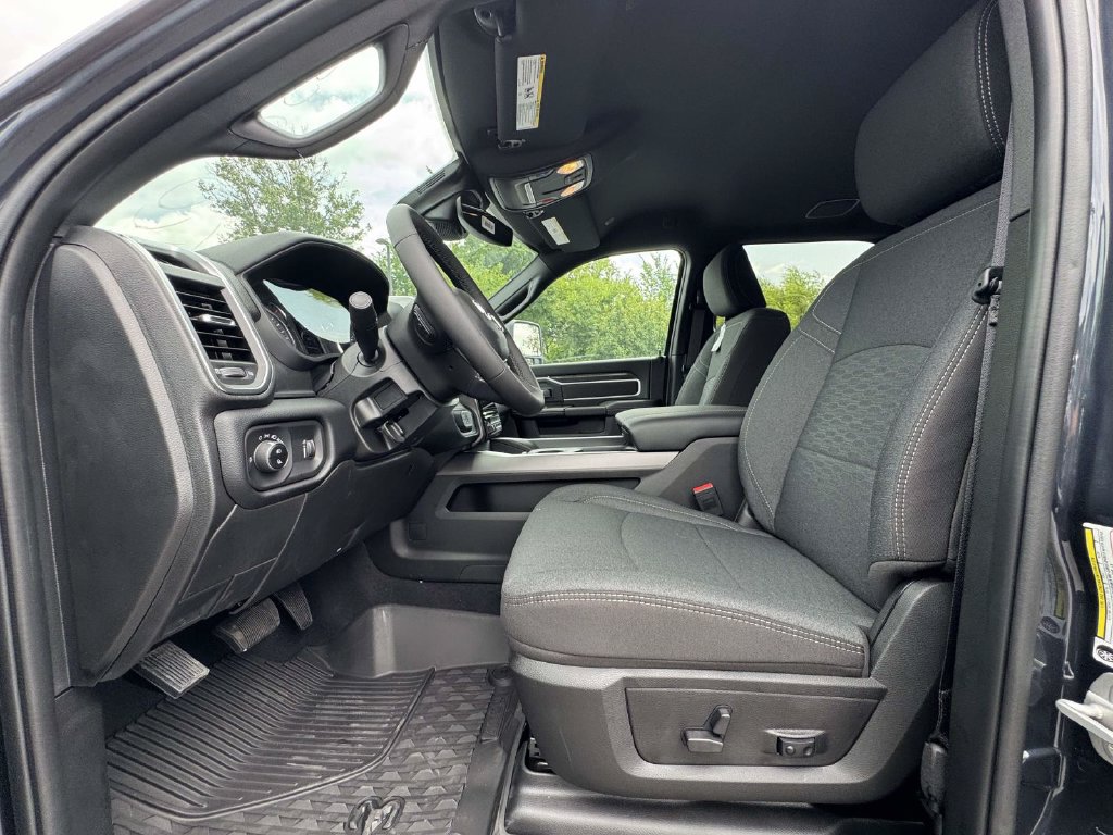 New 2026 RAM 2500 Big Horn AWD/4WD image 13