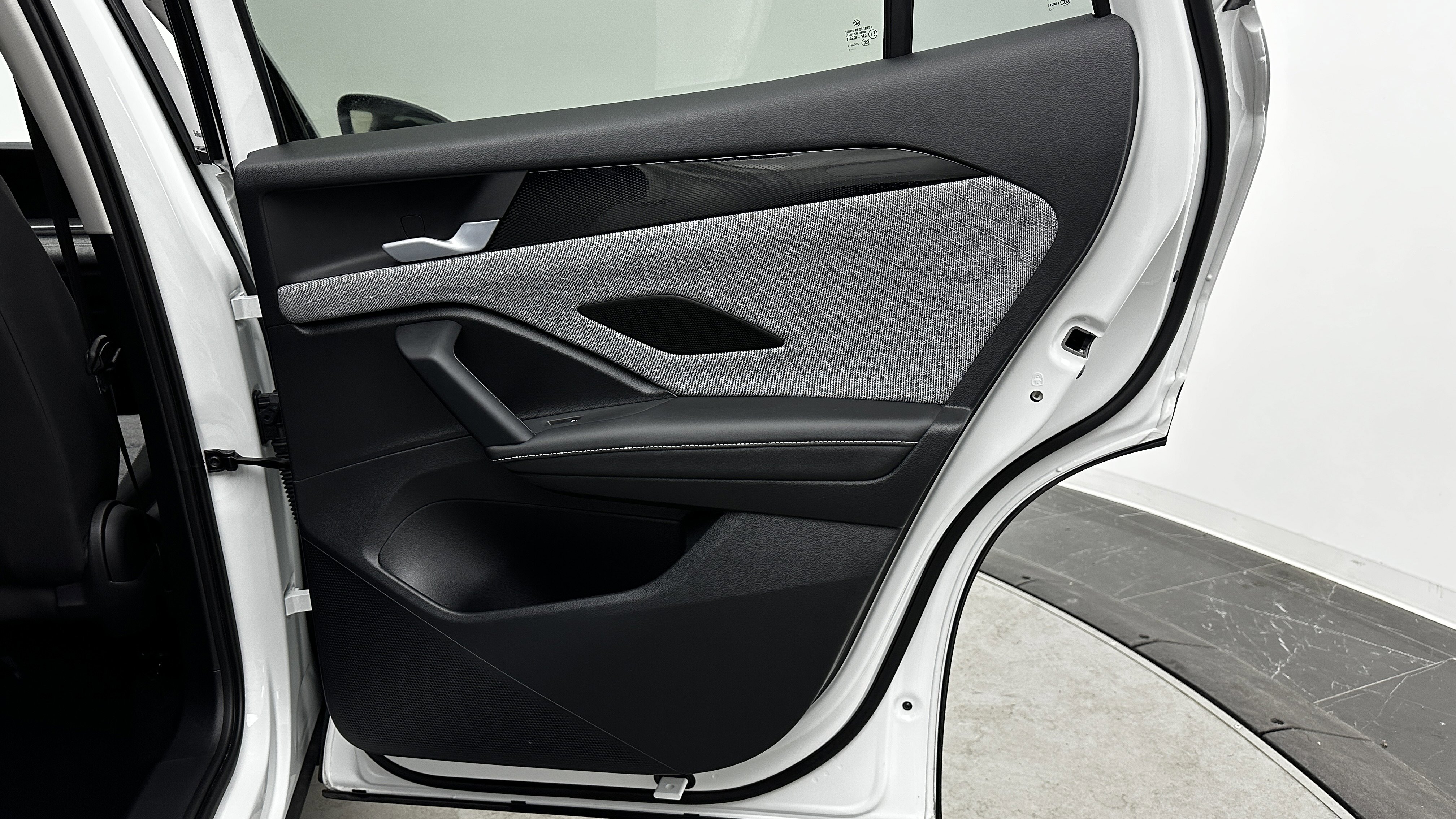 Used 2025 Volkswagen Tiguan S image 31