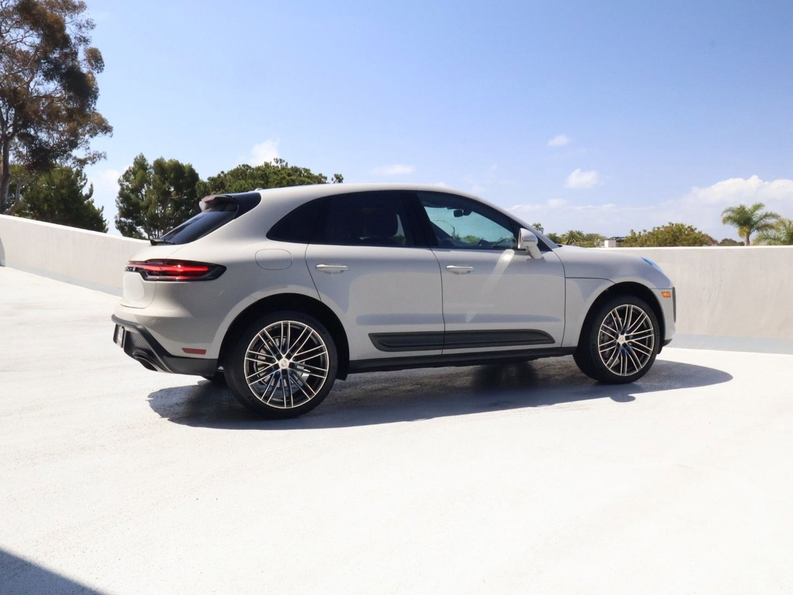 Certified 2023 Porsche Macan AWD/4WD image 8