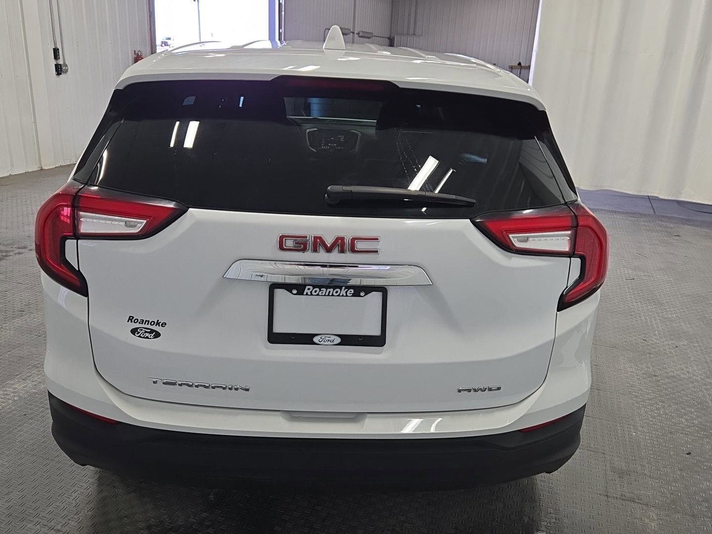 Used 2024 GMC Terrain SLE image 7
