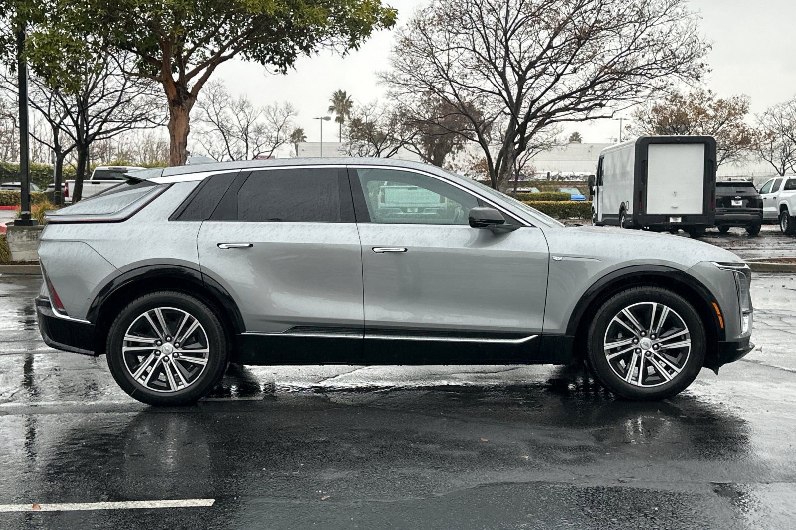 Used 2026 Cadillac Lyriq Luxury RWD image 2
