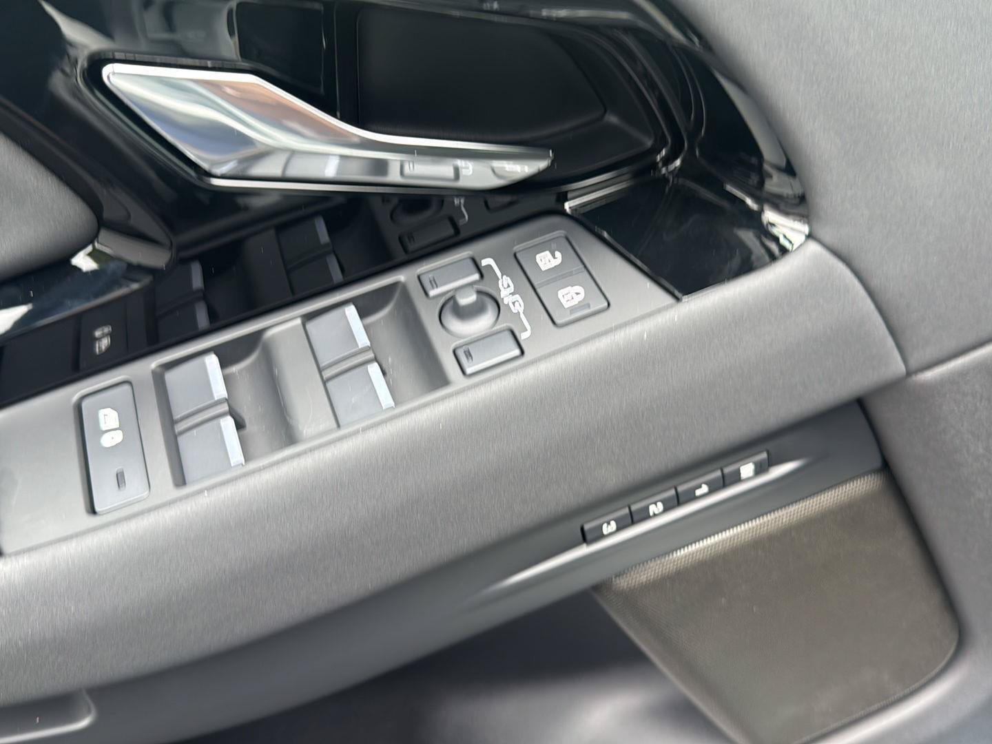 New 2026 Land Rover Range Rover Evoque S AWD/4WD image 23