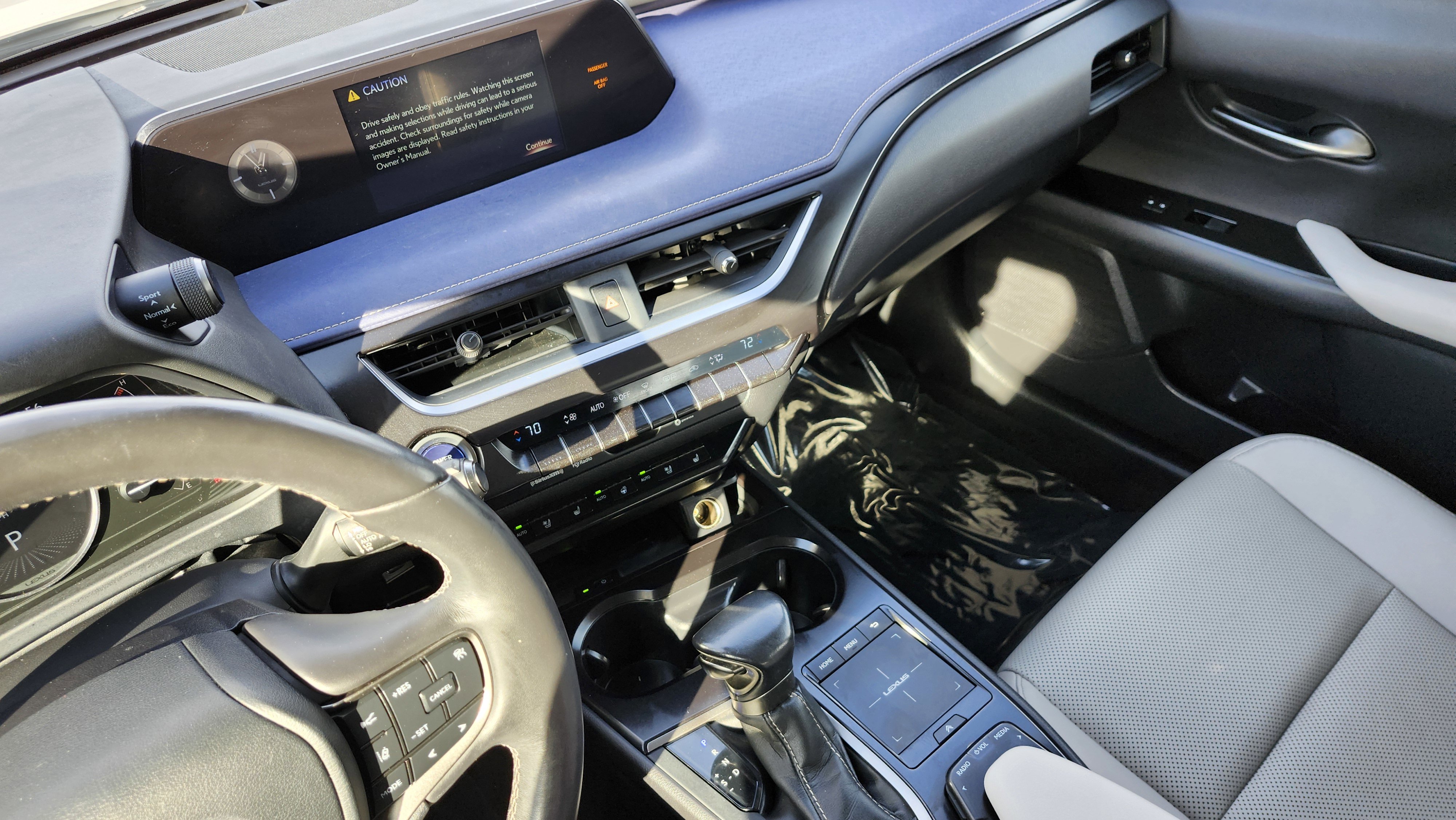 Used 2022 Lexus UX 250h w/ Premium Package image 31