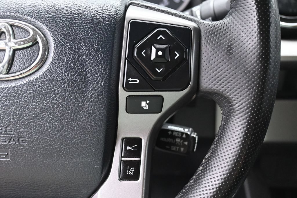 Used 2020 Toyota Tacoma SR5 RWD image 17