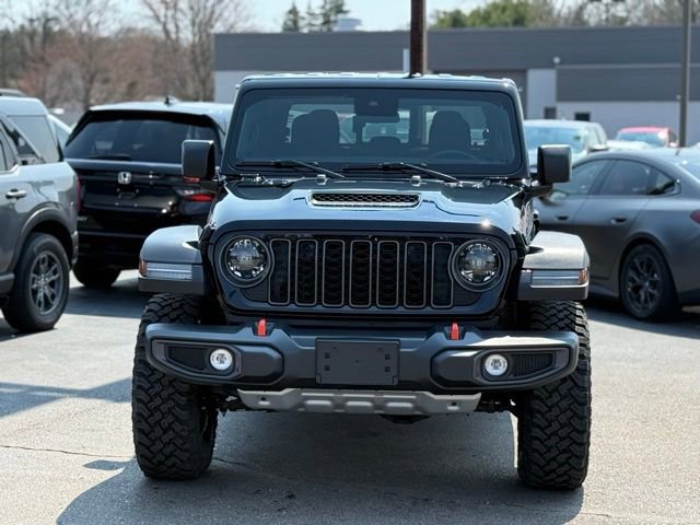 Used 2024 Jeep Gladiator Mojave w/ Convenience Group AWD/4WD image 40
