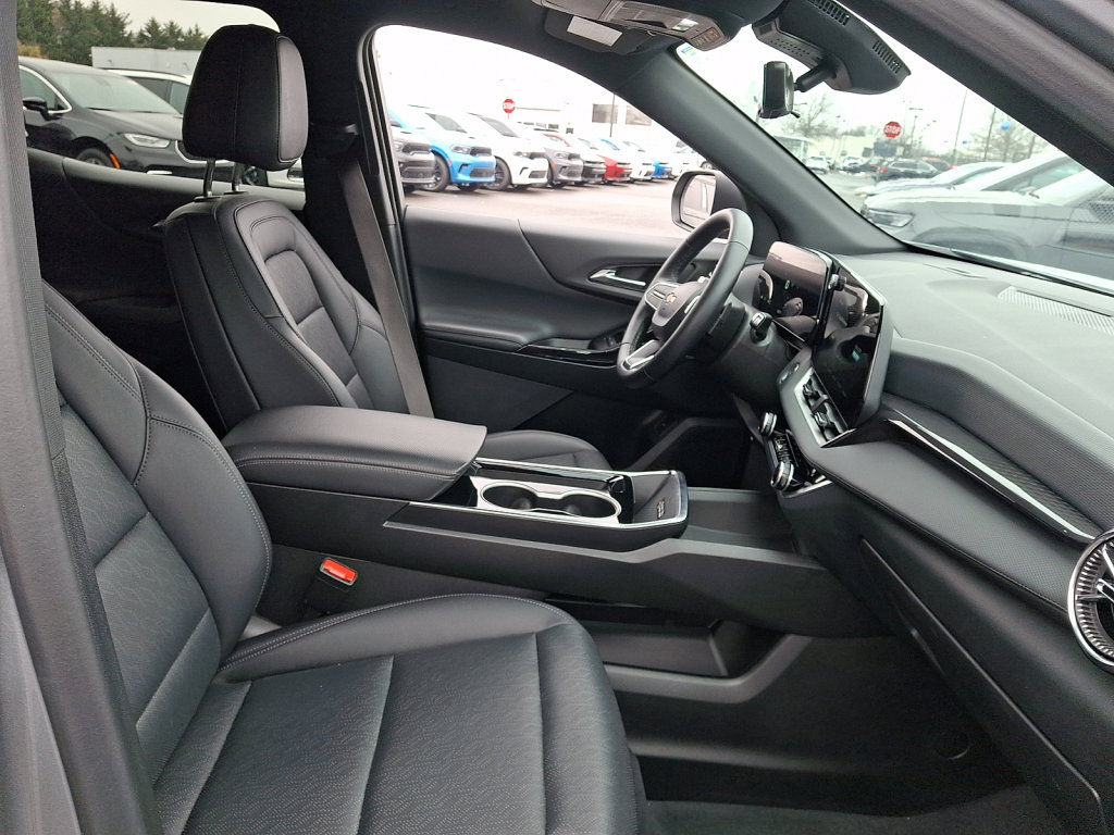 Used 2025 Chevrolet Equinox LT w/ Convenience Package II image 12