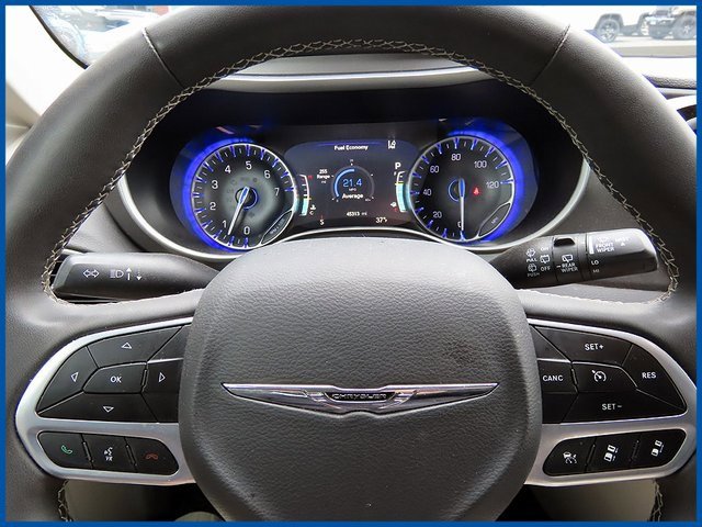Used 2024 Chrysler Pacifica Touring-L image 15